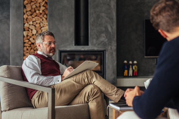 man talking to male therapist at an alcohol rehab center spokane wa offers