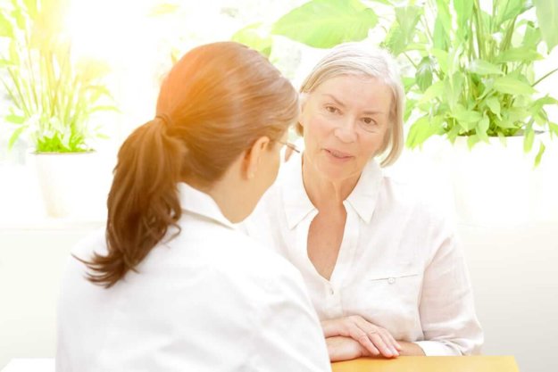 a woman being warned about the percocet side effects