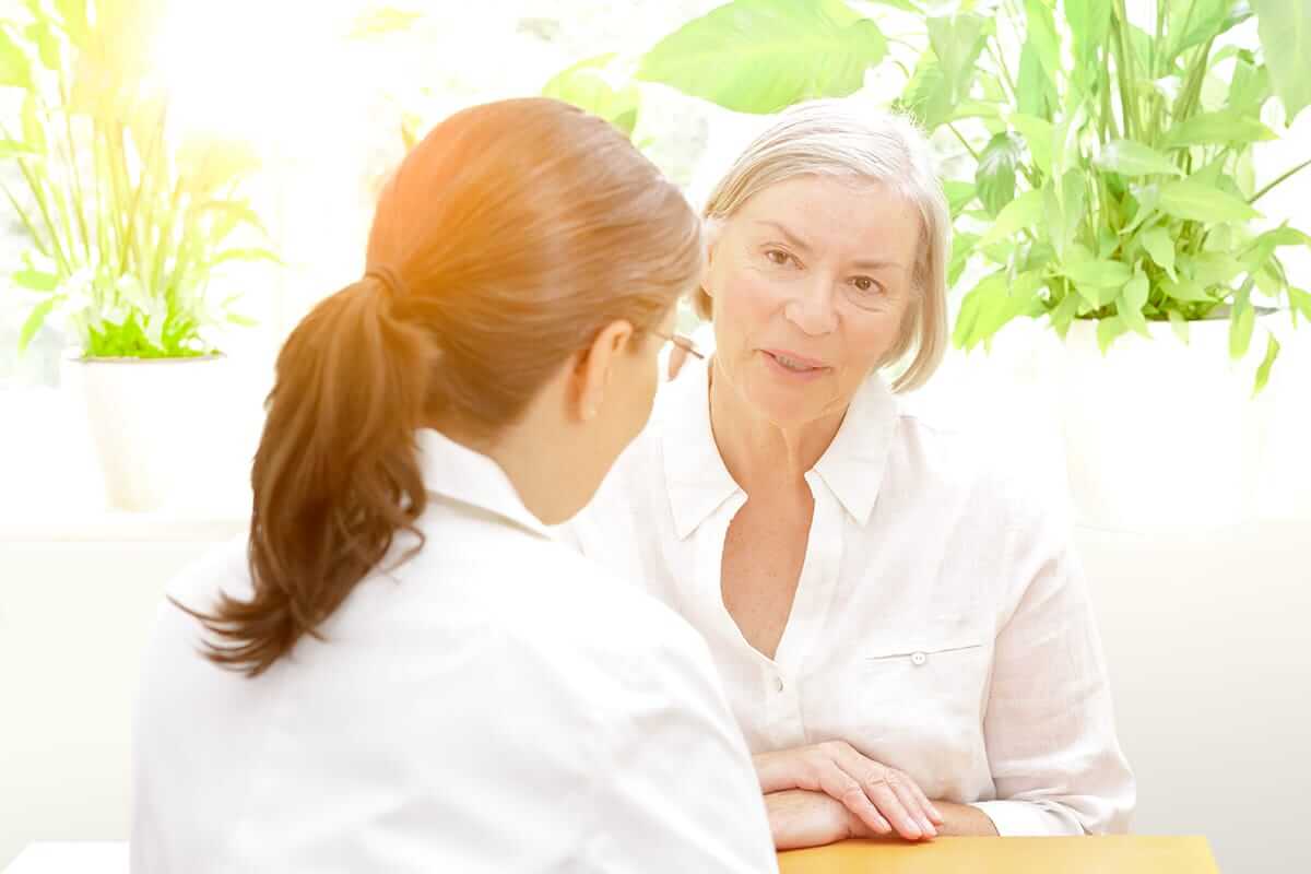 a woman being warned about the percocet side effects