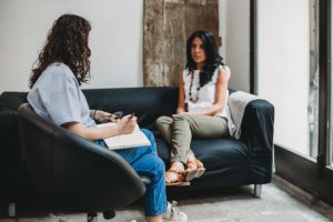 Woman getting help from an Alcohol Rehab Center near Aberdeen