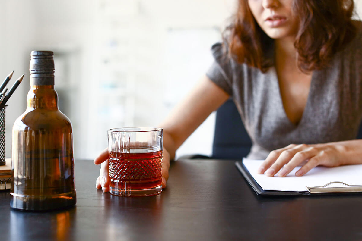 woman going through the stages of alcoholism