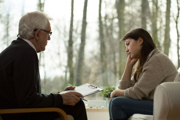 patient talking to a professional about what are co-occurring disorders