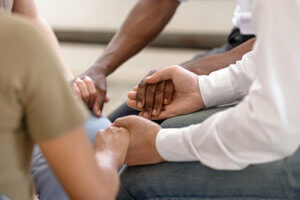 people at an alcohol addiction treatment center near Corvallis Oregon