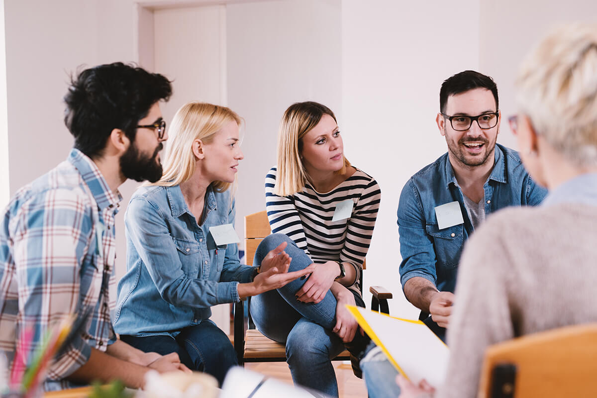 group talking about what to say at 12 step meetings