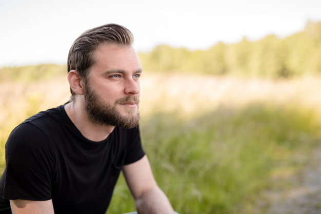 man getting help at a bend alcohol rehab program