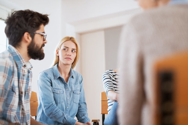 people at an oregon alcohol addiction treatment center