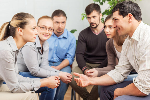 group at an alcohol rehab program near hillsboro