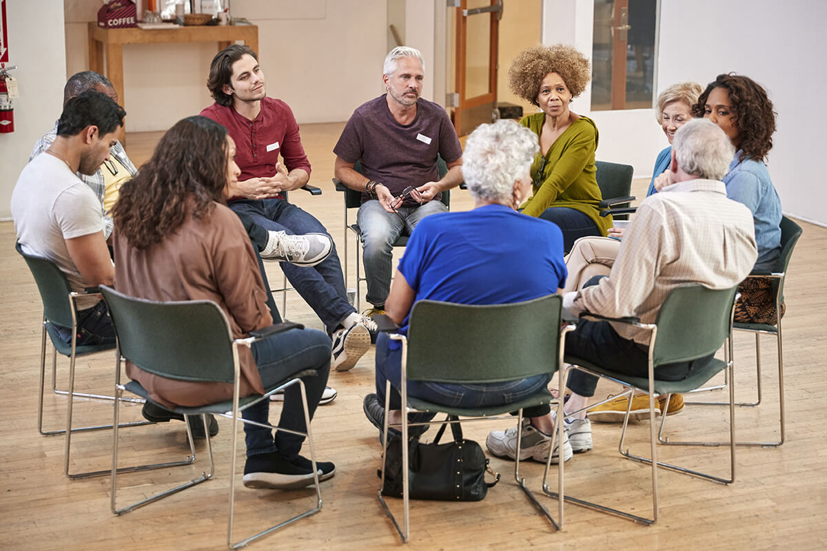 group at an alcohol rehab center near redmond