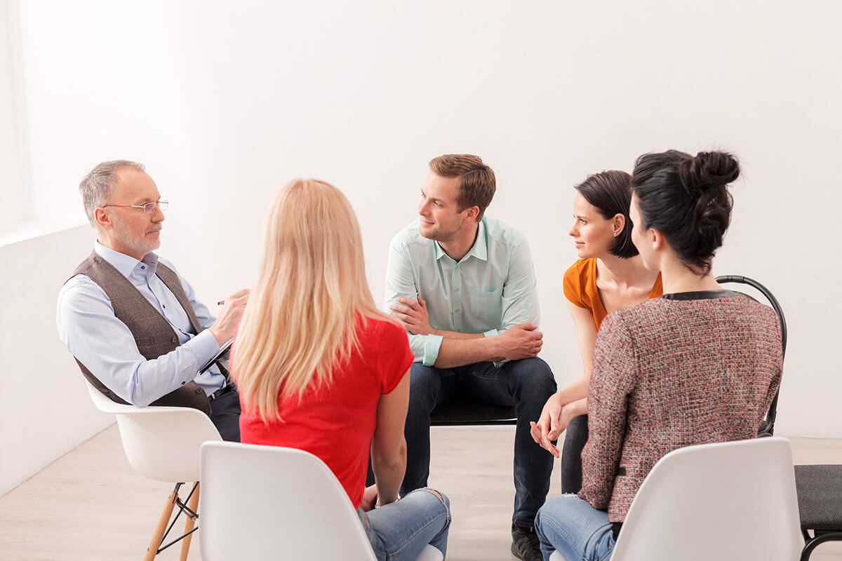 group at an alcohol rehab center near salem