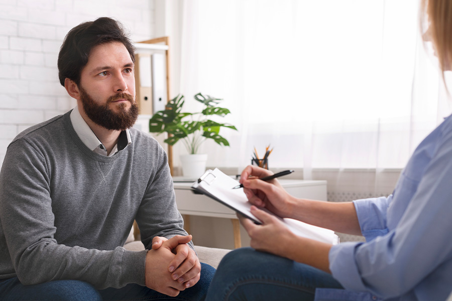 men in opiate addiction therapy