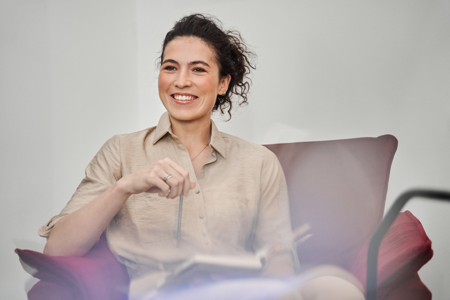 a therapist for benzo addicts sitting on a couch